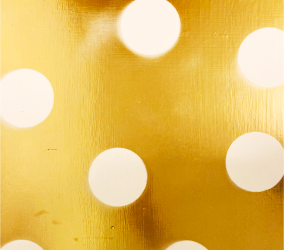 Fond motif doré et pois blancs