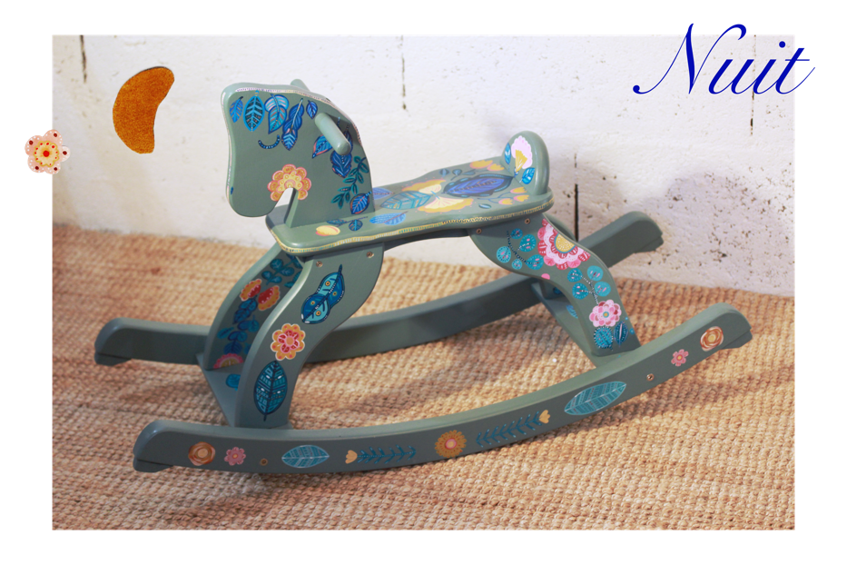 Cheval à bascule rénové, face nuit